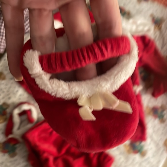 Girls 12 months red and white Christmas outfit with matching shoes so adorable - Picture 3 of 4